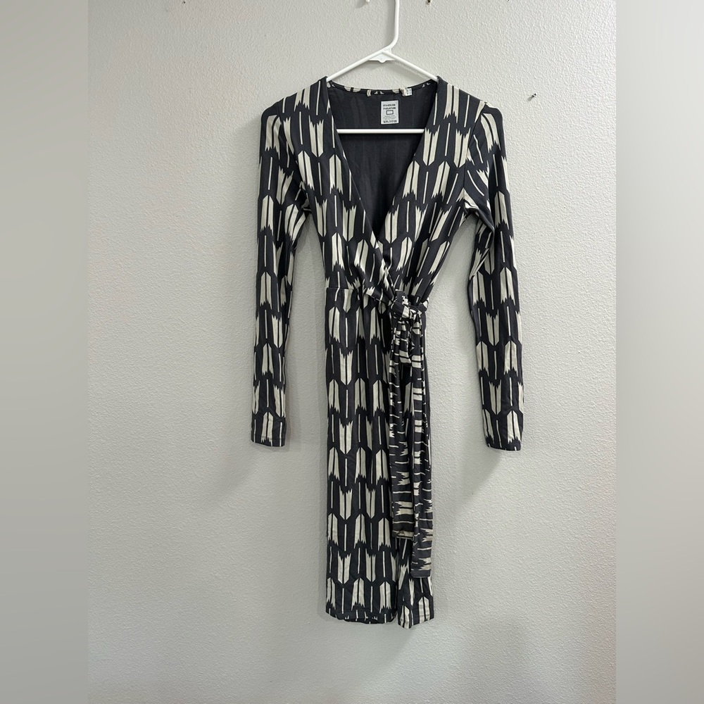 boden grey wrap chevron dress